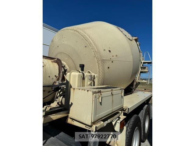 Nissan QUON 2014-07 8628550-12