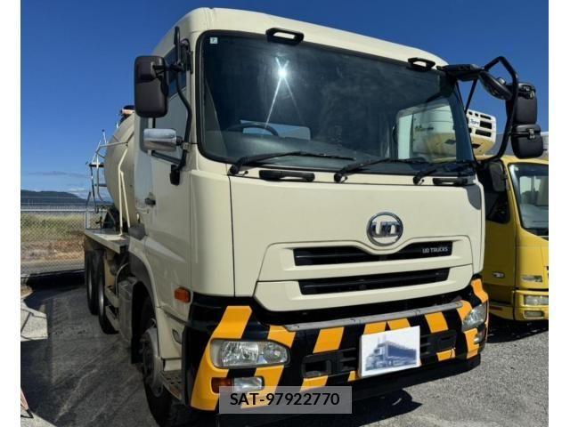 Nissan QUON 2014-07 8628550-1