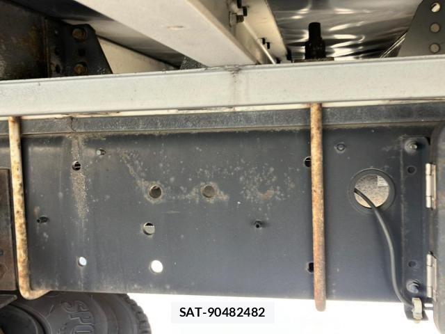 Nissan QUON 2017-02 8628553-12