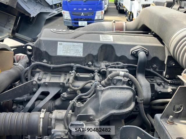 Nissan QUON 2017-02 8628553-15