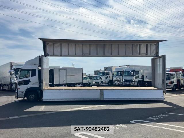 Nissan QUON 2017-02 8628553-4