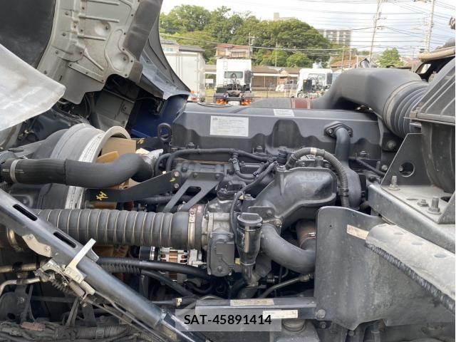 Nissan QUON 2016-08 8628554-23