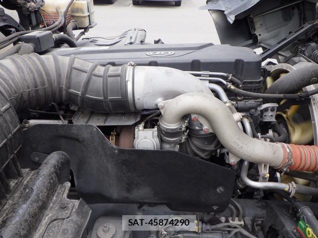 Nissan QUON 2019-06 8628551-12