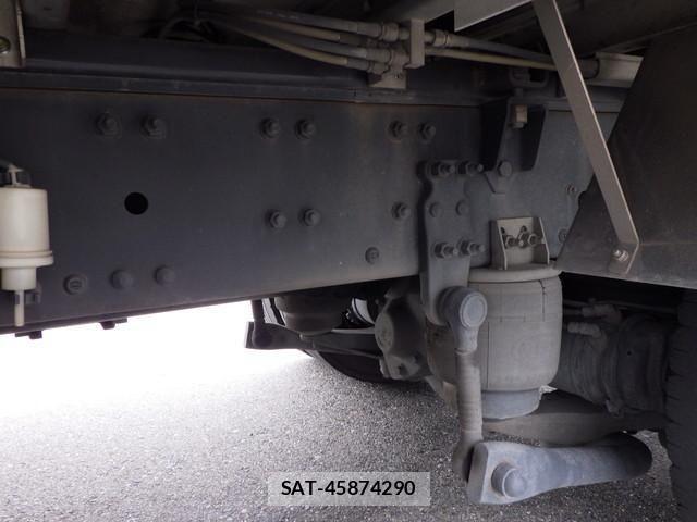 Nissan QUON 2019-06 8628551-17