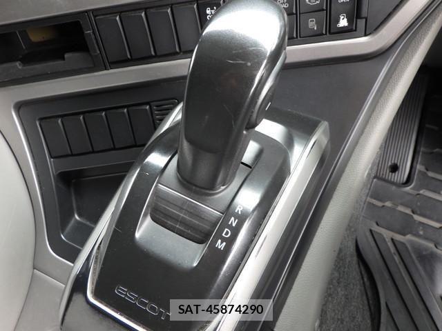 Nissan QUON 2019-06 8628551-25