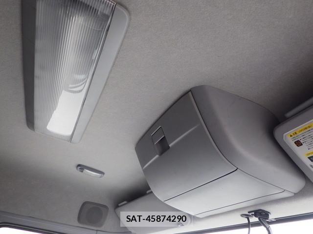 Nissan QUON 2019-06 8628551-27