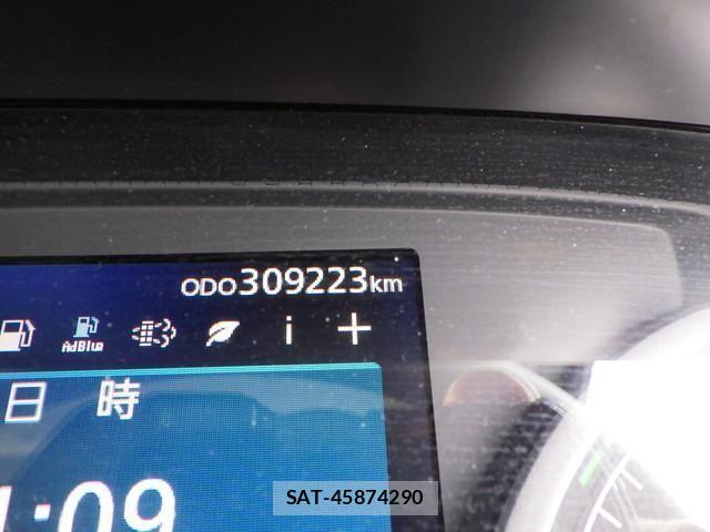 Nissan QUON 2019-06 8628551-28