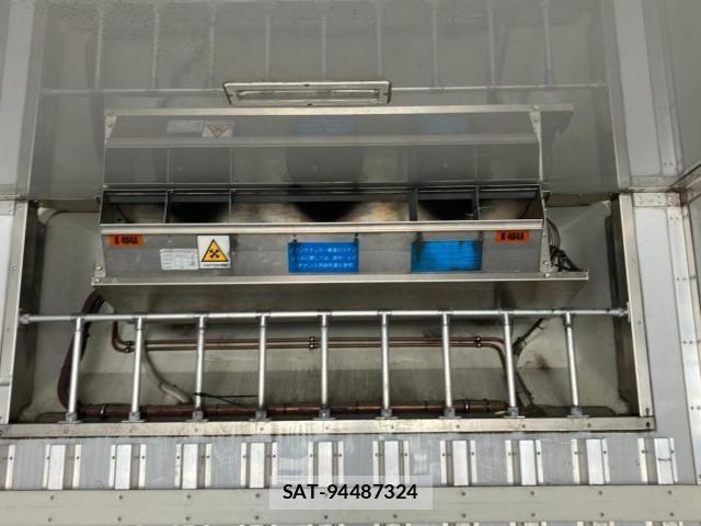 Nissan QUON 2020-07 8661169-9