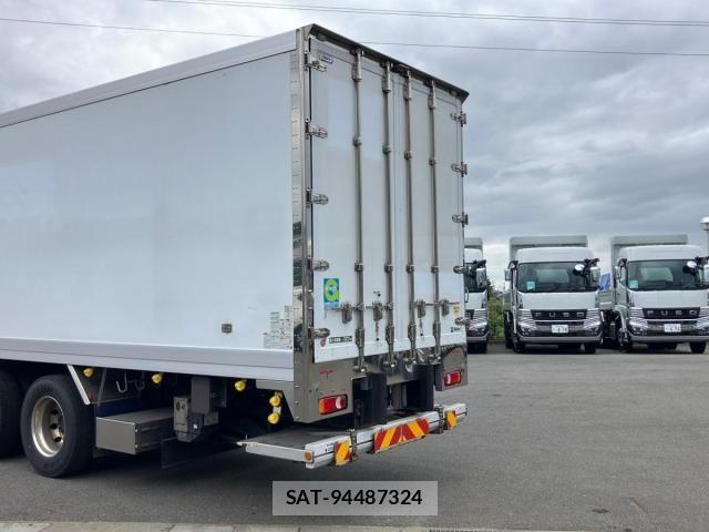 Nissan QUON 2020-07 8661169-11