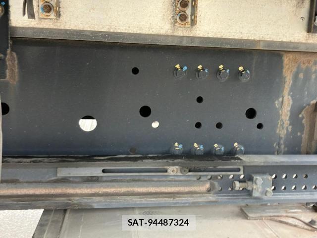 Nissan QUON 2020-07 8661169-13