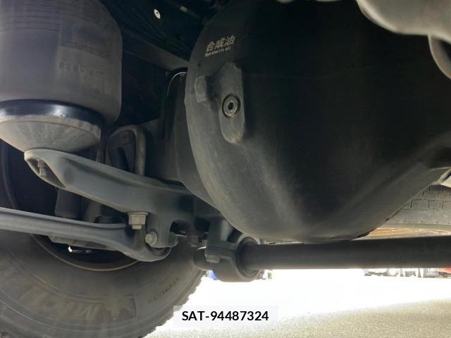 Nissan QUON 2020-07 8661169-15