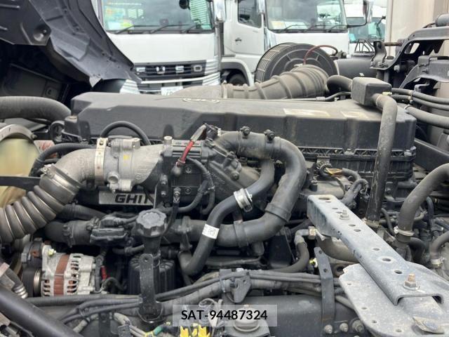Nissan QUON 2020-07 8661169-16