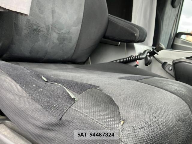 Nissan QUON 2020-07 8661169-18