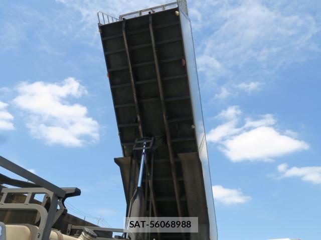 Nissan QUON 2019-09 8661166-10