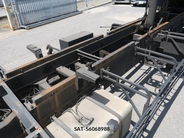 Nissan QUON 2019-09 8661166-12