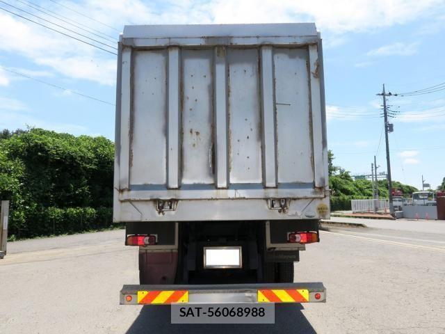 Nissan QUON 2019-09 8661166-6