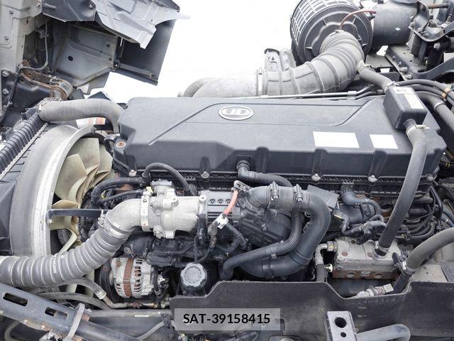 Nissan QUON 2020-06 8661173-14