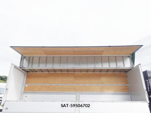 Nissan QUON 2020-06 8661171-10