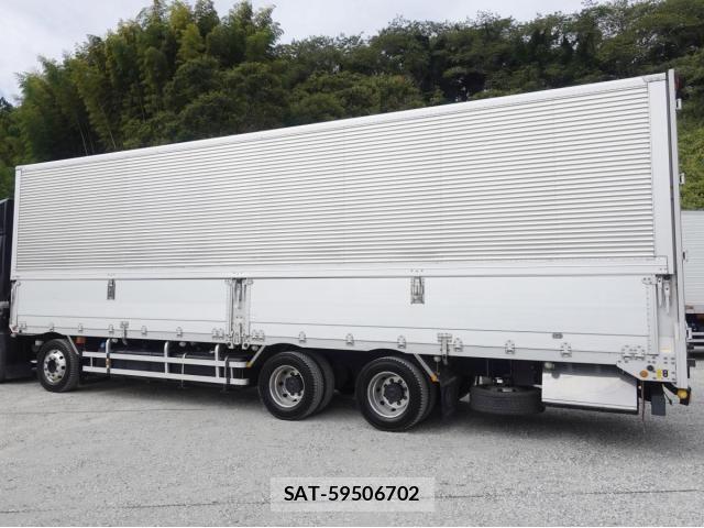 Nissan QUON 2020-06 8661171-7
