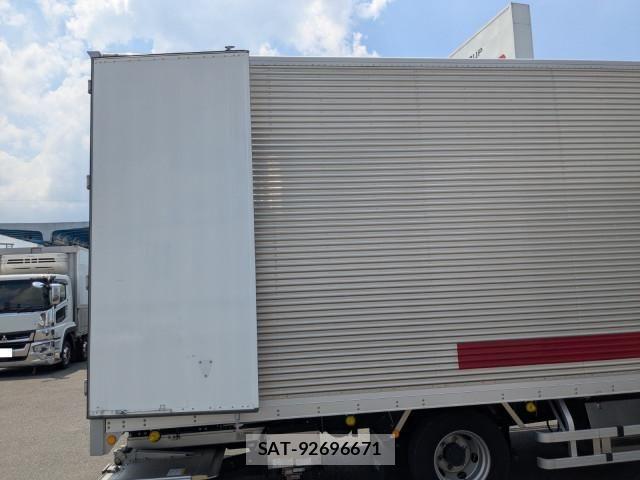 Nissan QUON 2025-11 8661167-12