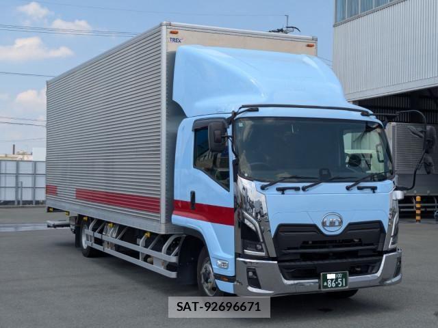 Nissan QUON 2025-11 8661167-1