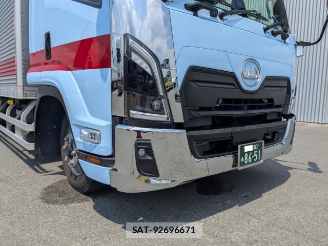 Nissan QUON 2025-11 8661167-19