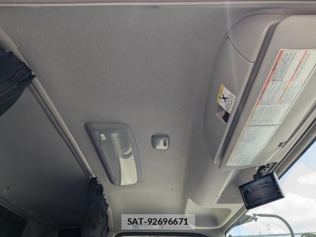 Nissan QUON 2025-11 8661167-23