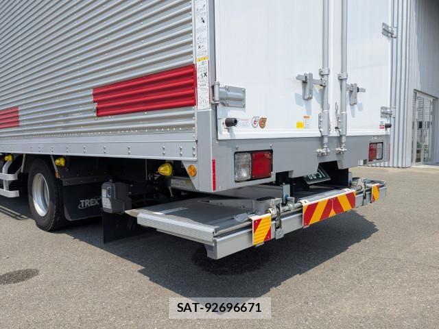 Nissan QUON 2025-11 8661167-4