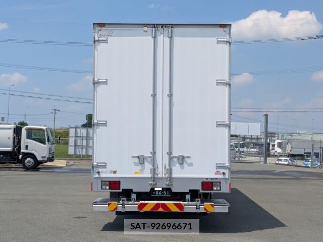 Nissan QUON 2025-11 8661167-6