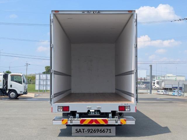 Nissan QUON 2025-11 8661167-7