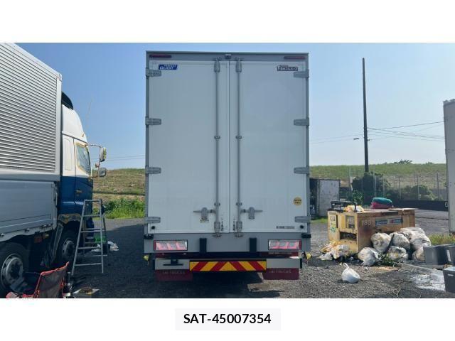 Nissan QUON 2022-01 8661168-10