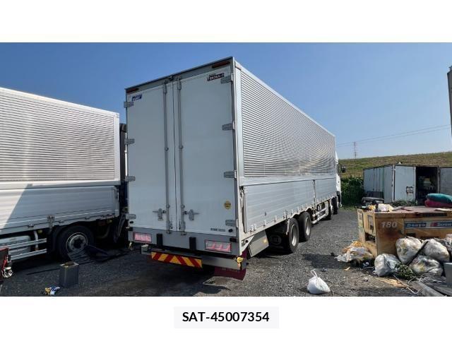 Nissan QUON 2022-01 8661168-15