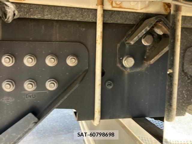 Nissan QUON 2017-10 8661170-11