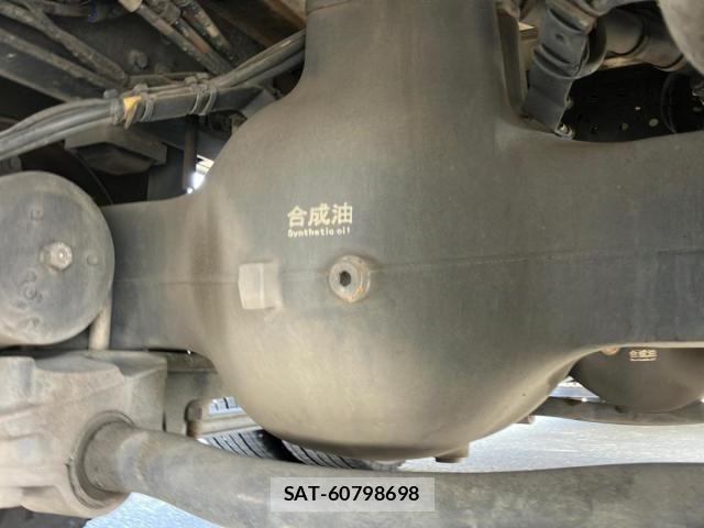 Nissan QUON 2017-10 8661170-12