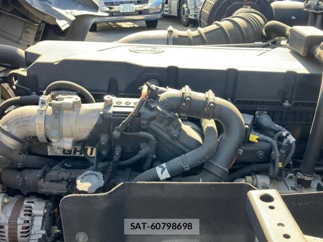 Nissan QUON 2017-10 8661170-13