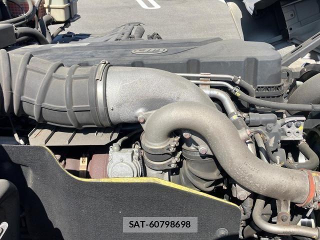 Nissan QUON 2017-10 8661170-14