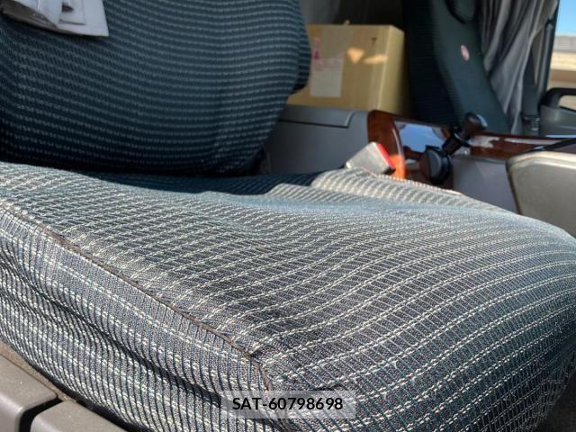 Nissan QUON 2017-10 8661170-15