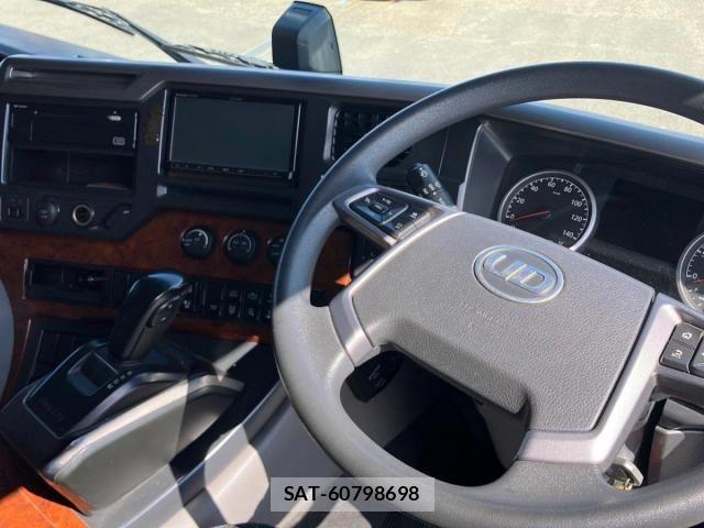 Nissan QUON 2017-10 8661170-17
