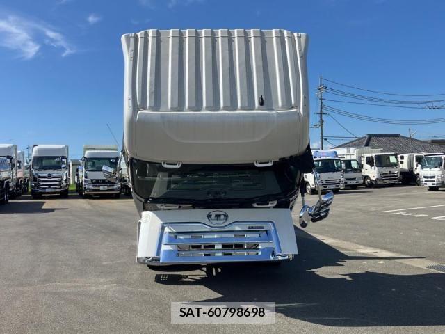 Nissan QUON 2017-10 8661170-19