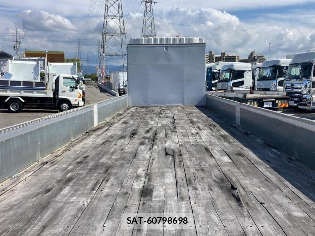 Nissan QUON 2017-10 8661170-6