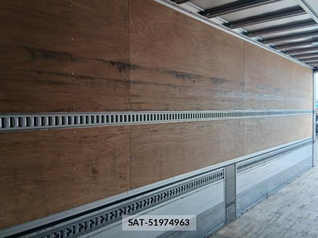 Nissan QUON 2022-01 8666790-21