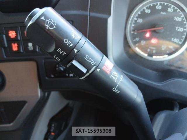 Nissan QUON 2022-01 8686384-11