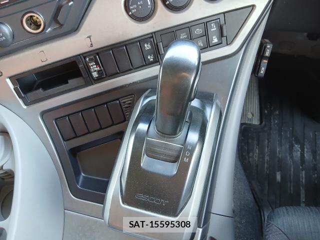 Nissan QUON 2022-01 8686384-15