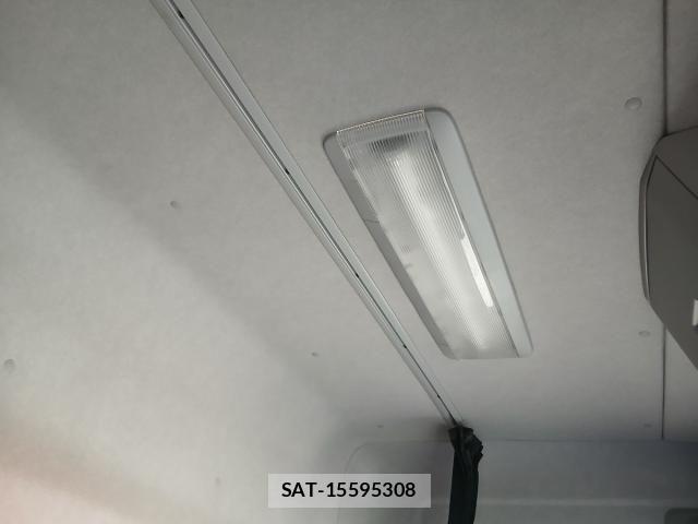 Nissan QUON 2022-01 8686384-21