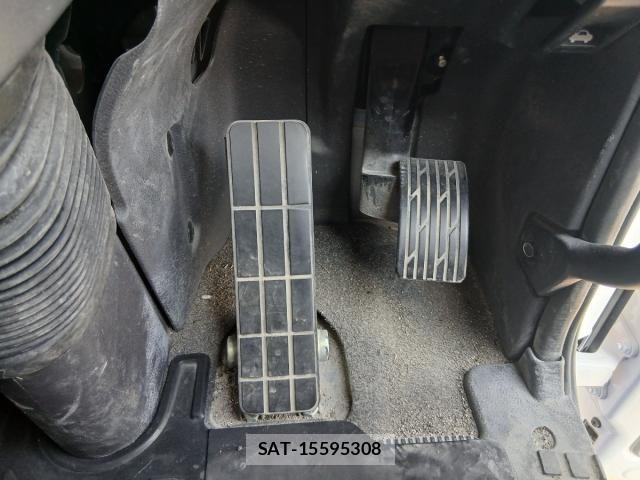 Nissan QUON 2022-01 8686384-5