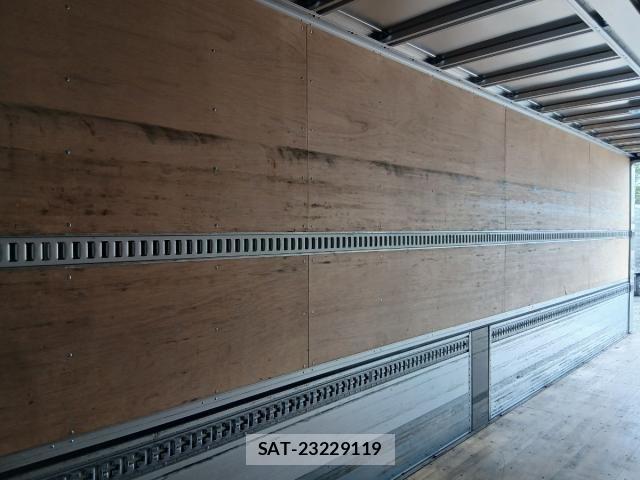 Nissan QUON 2022-01 8686383-25