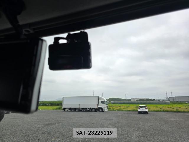 Nissan QUON 2022-01 8686383-2