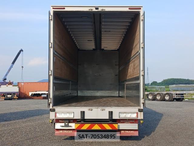 Nissan QUON 2022-01 8686382-2