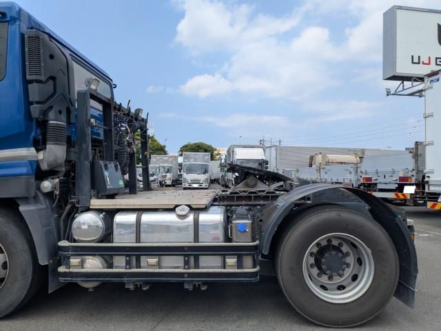 Nissan QUON 2017-08 8733049-14