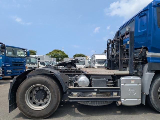 Nissan QUON 2017-08 8733049-18